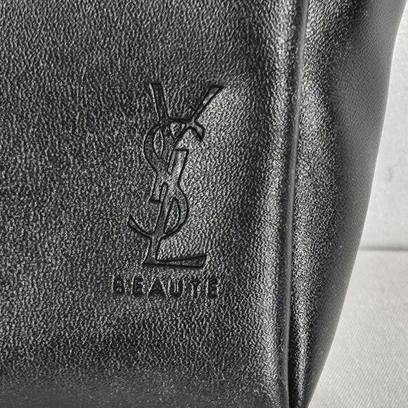 YSL BEAUTY MAKEUP BAG – BLACK LEATHER – GOLD ZIPPER – RARE EMBOSSED LIP DETAIL - Picture 4 of 11